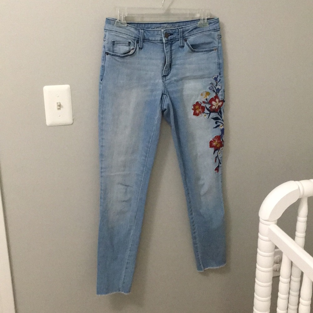 Universal Thread Embroidered floral jeans